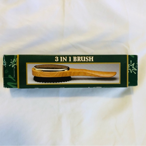 Wooden Lint Brush, Clothes Brush & Shoe Horn with Nail Grooming Kit Gift Set - Picture 5 of 11